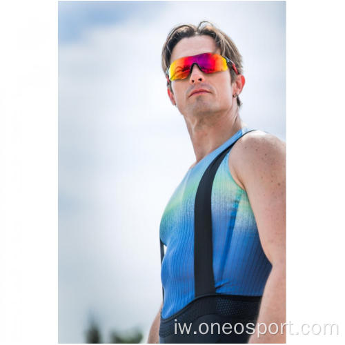 שכבת בסיס רכיבה על צוות הגברים של גברים